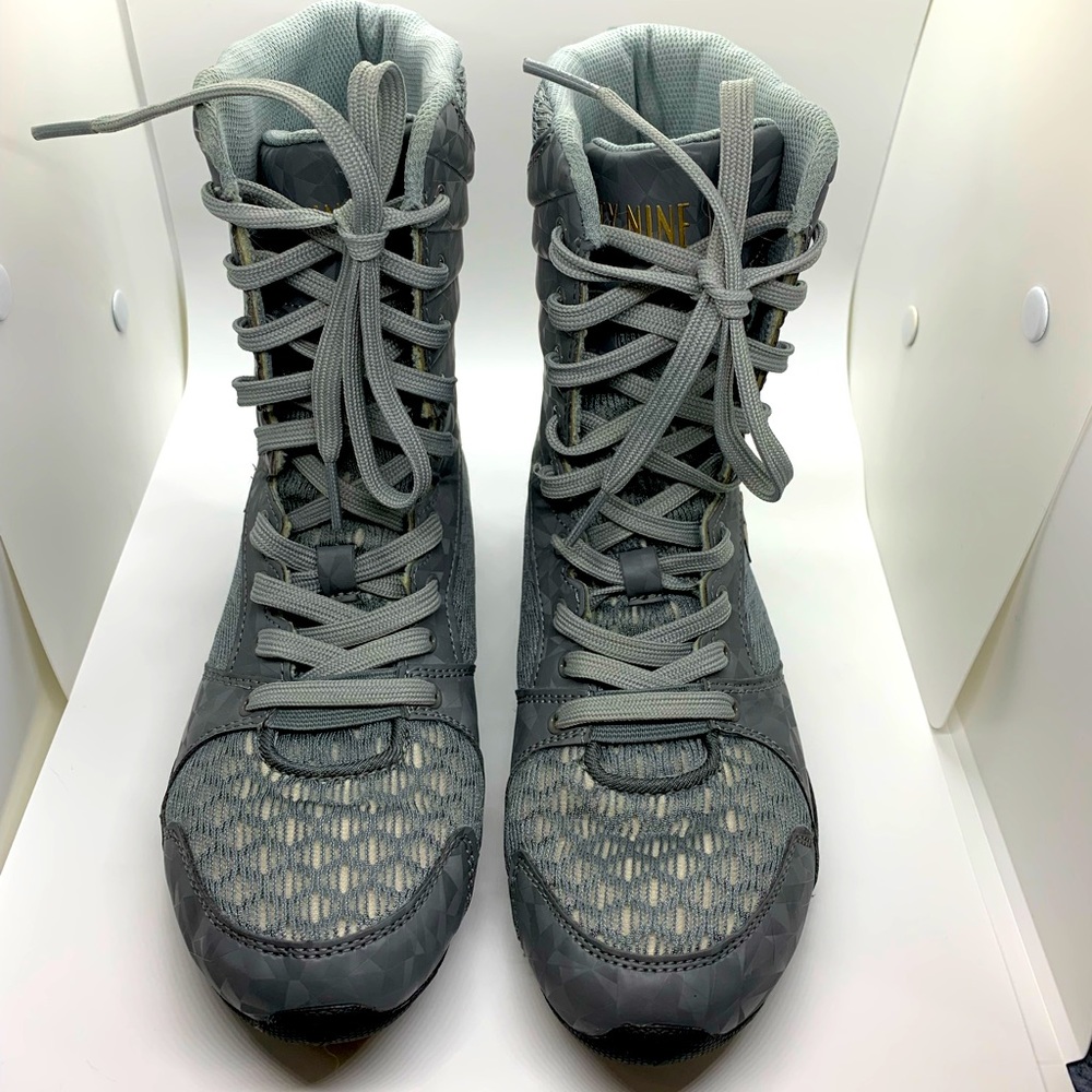 Society Nine kickboxing boot like new